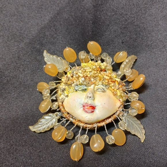 Source Unknown Jewelry Round Lady Face Brooch Pin Hand Designed